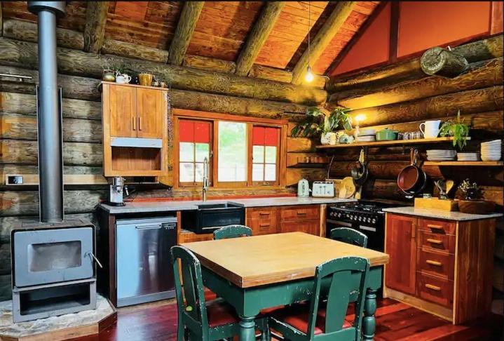 Coromandel Secluded Log Cabin Retreat Hikuai Exteriör bild